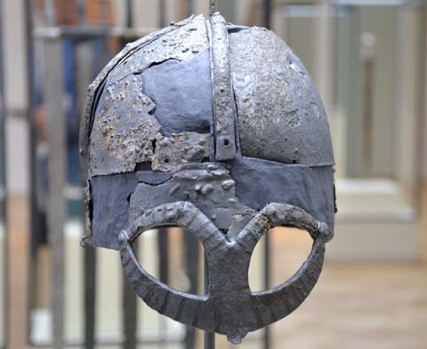 Ein Wikingerhelm im Historischen Museum in Oslo Ein Wikingerhelm des 10. Jahrhunderts